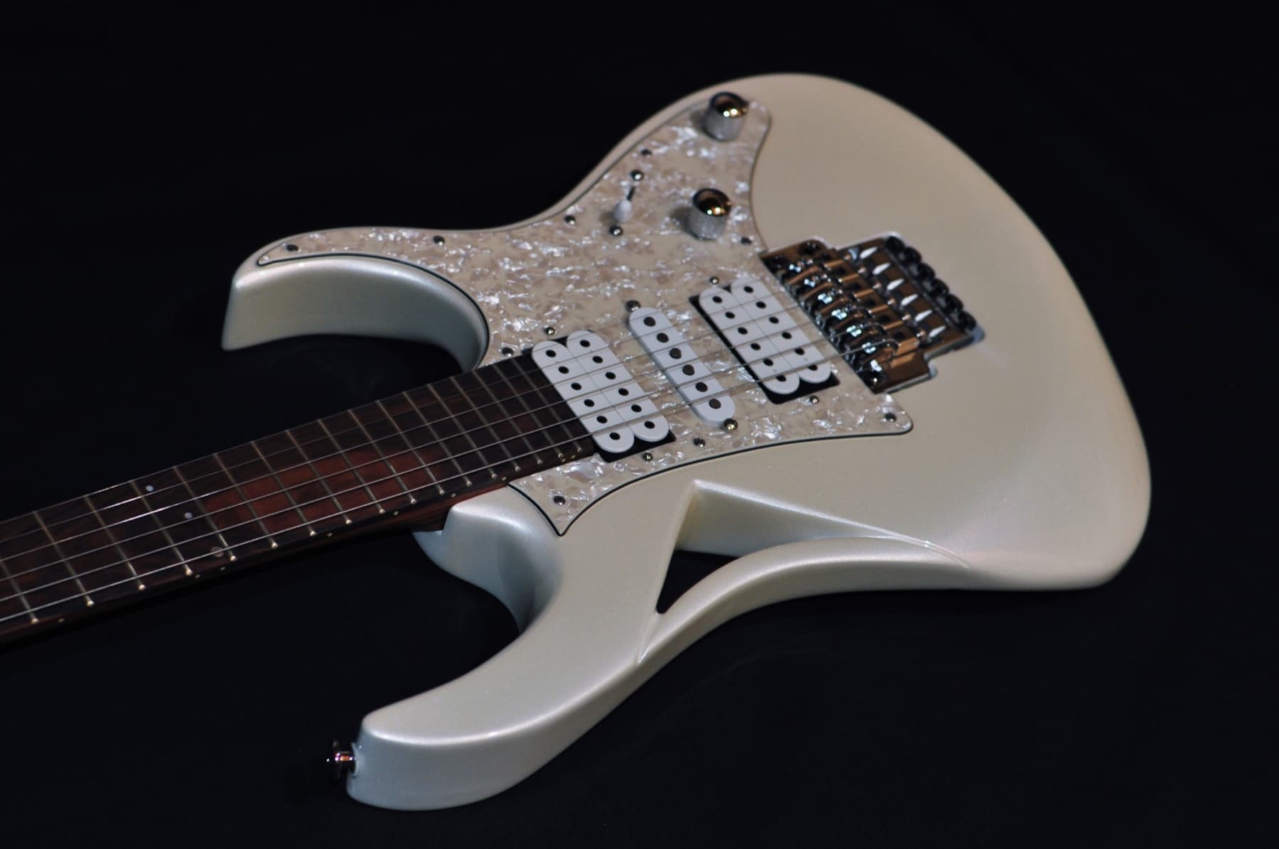 The guitar seen from above, body and neck
