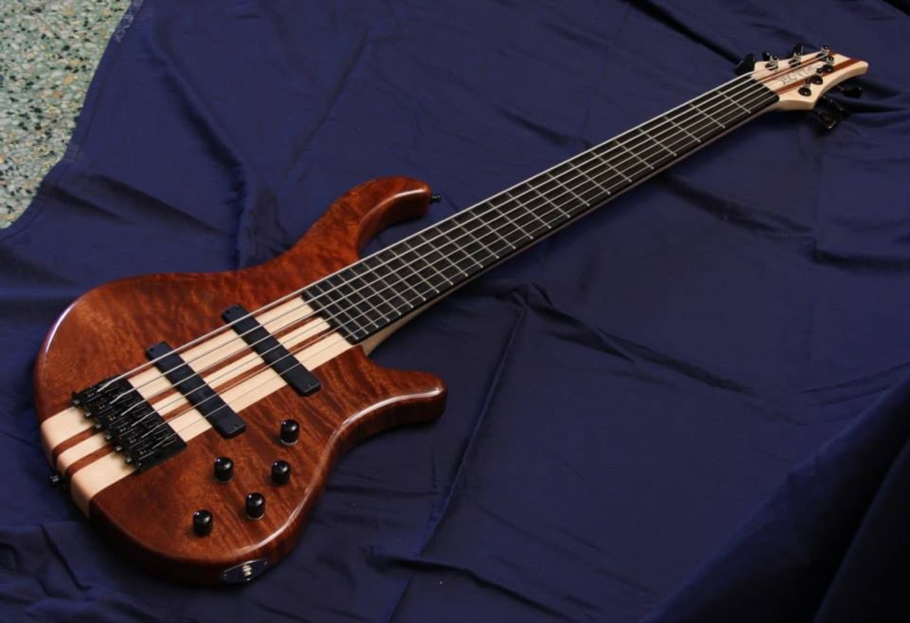 Andromeda — discontinued De Gattis bass