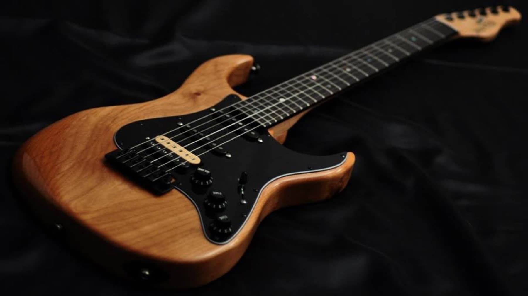 Mars — discontinued De Gattis guitar