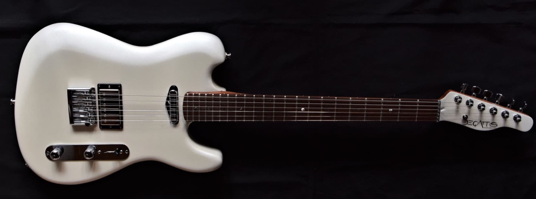 Moon — discontinued De Gattis guitar