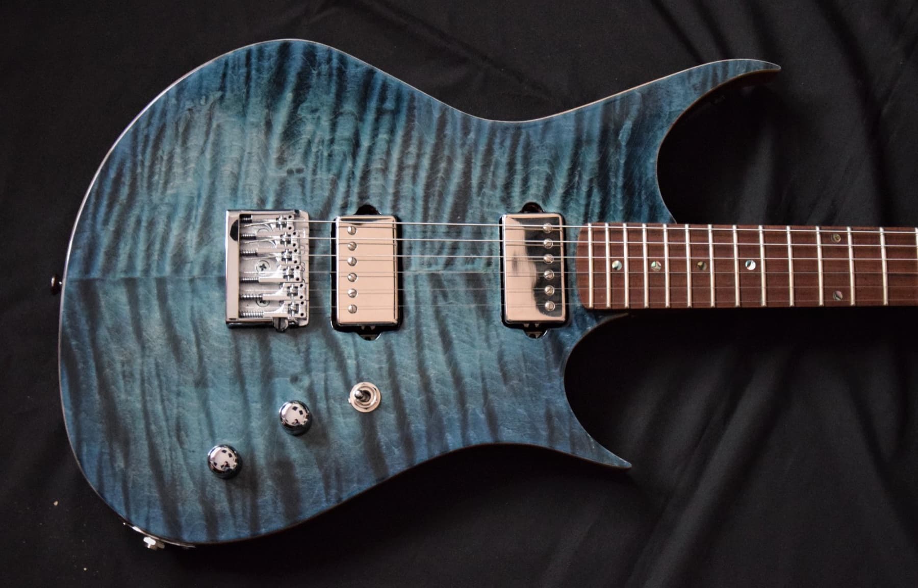 Nebulosa — discontinued De Gattis guitar