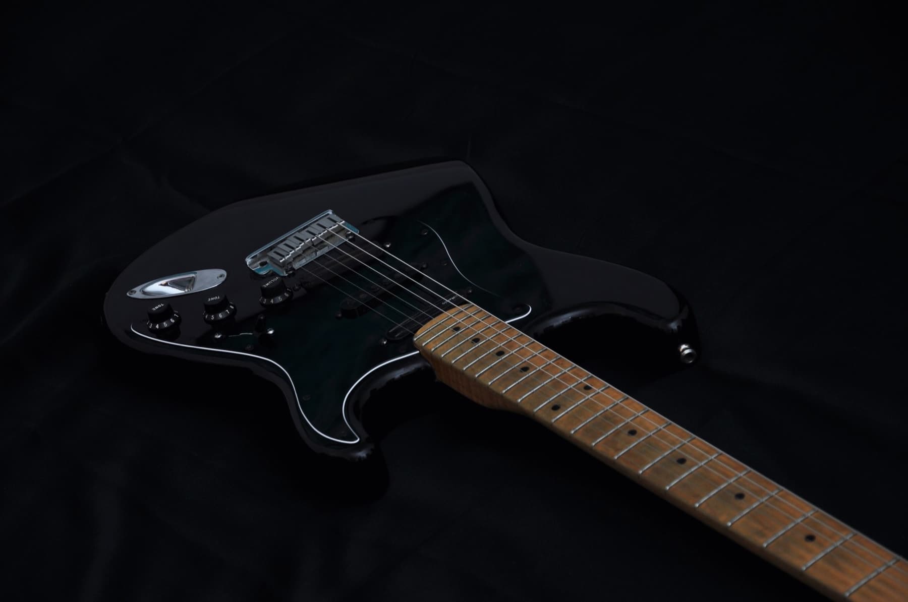 Titan — discontinued De Gattis guitar