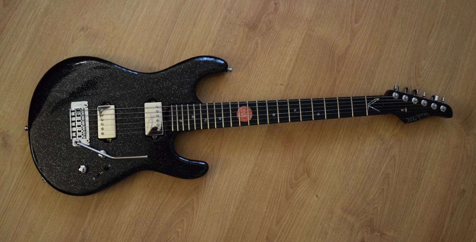 Trappist-1 — discontinued De Gattis guitar